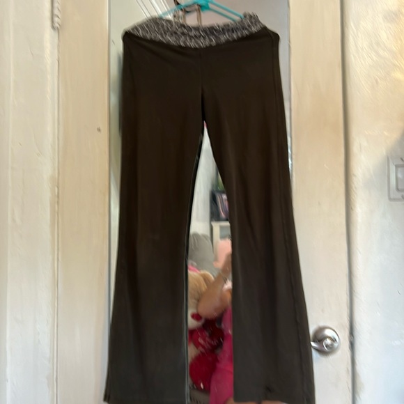 Yoga type of pant - Picture 1 of 6